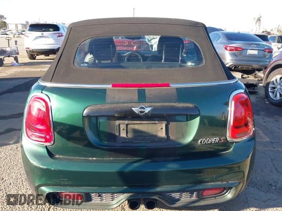 2016 MINI Convertible S с VIN WMWWG9C52G3A91914, выставлен на аукционе IAAI как лот 42703927 с пробегом 88 328 миль миль и . История ставок и продаж доступна на DreamBid. Изображение 16.