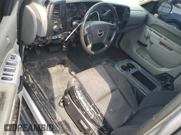 2011 GMC Sierra 1500 Work Truck z VIN 1GTR1TEX7BZ388127, wystawiony jako Copart lot #60868425 z przebiegiem 94 876 mil mil oraz Czysty tytuł • Clean title. Historia ofert i sprzedaży dostępna na DreamBid. Obrazek 8.