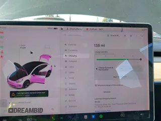 2019 Tesla Model 3 Mid Range z VIN 5YJ3E1EA5KF306816, wystawiony jako IAAI lot #41710916 z przebiegiem 76 222 mil mil oraz . Historia ofert i sprzedaży dostępna na DreamBid. Obrazek 17.
