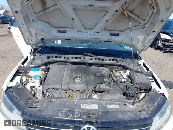 2013 Volkswagen Jetta Sedan SE with VIN 3VWDP7AJ6DM200247, listed as a IAAI auction lot 41989516 with 205,482 mi miles. Bid and sale history available at carsss.com. Image 10.