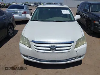 2005 Toyota Avalon XL z VIN 4T1BK36BX5U025674, wystawiony jako IAAI lot #42283773 z przebiegiem 169 604 mil mil oraz . Historia ofert i sprzedaży dostępna na DreamBid. Obrazek 6.