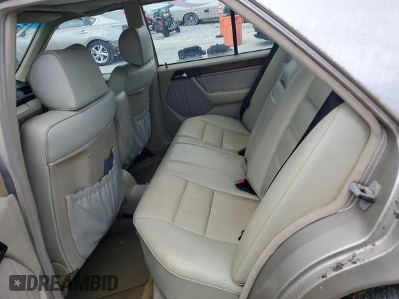 1992 Mercedes-Benz 300 with VIN WDBEA30E0NB570638, listed as a Copart auction lot 52357325 with 122,782 mi miles and Clean Title. Bid and sale history available at DreamBid. Image 10.