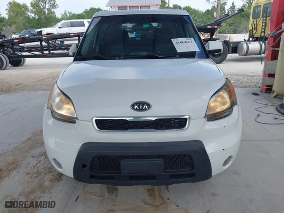 2011 Kia Soul ! with VIN KNDJT2A22B7712253, listed as a IAAI auction lot 41864671 with 179,904 mi miles. Bid and sale history available at carsss.com. Image 6.