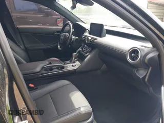 2021 Lexus IS 300 z VIN JTHAA1D24M5114934, wystawiony jako IAAI lot #42133400 z przebiegiem 37 396 mil mil oraz . Historia ofert i sprzedaży dostępna na DreamBid. Obrazek 5.