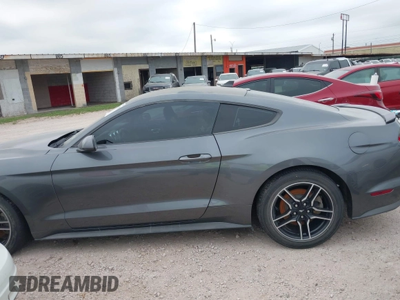 2021 Ford Mustang EcoBoost z VIN 1FA6P8TH9M5141038, wystawiony jako IAAI lot #41965588 z przebiegiem 35 344 mil mil oraz . Historia ofert i sprzedaży dostępna na DreamBid. Obrazek 14.