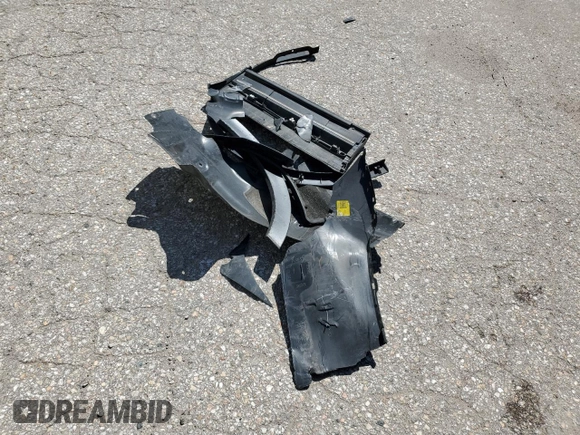 2024 Tesla Model Y z VIN 7SAYGDEDXRF991226, wystawiony jako Copart lot #62090255 z przebiegiem 42 853 mil mil oraz Szkoda całkowita • Salvage title. Historia ofert i sprzedaży dostępna na DreamBid. Obrazek 12.