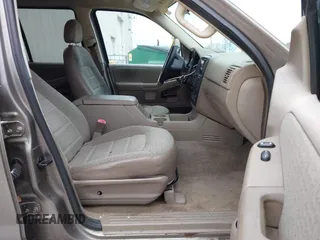 2003 Ford Explorer XLS z VIN 1FMZU72K03UA75695, wystawiony jako IAAI lot #41250087 z przebiegiem 134 795 mil mil oraz . Historia ofert i sprzedaży dostępna na DreamBid. Obrazek 5.