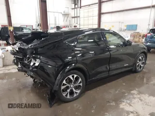 2021 Ford Mustang Mach-E Premium z VIN 3FMTK3SU7MMA04683, wystawiony jako IAAI lot #41605693 z przebiegiem 56 801 mil mil oraz . Historia ofert i sprzedaży dostępna na DreamBid. Obrazek 4.