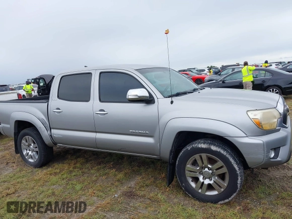 2014 Toyota Tacoma with VIN 3TMLU4EN5EM143687, listed as a IAAI auction lot 40552649 with 1 mi miles. Bid and sale history available at carsss.com. Image 12.