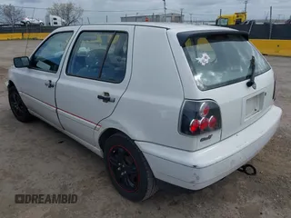 1998 Volkswagen Golf z VIN 3VWFA81H3WM214221, wystawiony jako IAAI lot #41855357 z przebiegiem 213 203 mil mil oraz . Historia ofert i sprzedaży dostępna na DreamBid. Obrazek 3.