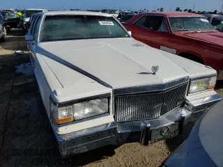 1990 Cadillac Brougham z VIN 1G6DW54Y6LR711203, wystawiony jako Copart lot #76484634 z przebiegiem 121 310 mil mil oraz Nie do naprawy. Historia ofert i sprzedaży dostępna na DreamBid. Obrazek 5.