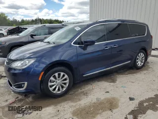2018 Chrysler Pacifica Touring L z VIN 2C4RC1BG9JR170993, wystawiony jako Copart lot #56749955 z przebiegiem 205 310 mil mil oraz Nie do naprawy. Historia ofert i sprzedaży dostępna na DreamBid. Obrazek 1.