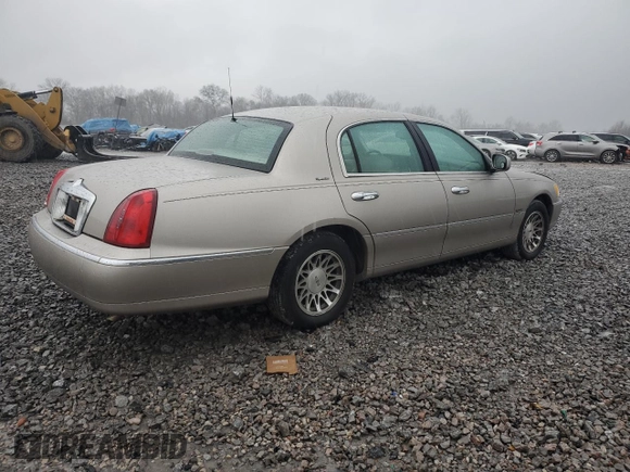 2000 Lincoln Town Car Signature with VIN 1LNHM82W2YY770068, listed as a Copart auction lot 44062385 with 109,941 mi miles and Salvage title. Bid and sale history available at DreamBid. Image 3.