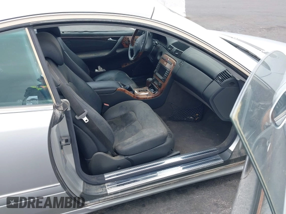 2003 Mercedes-Benz CL 500 z VIN WDBPJ75J23A036694, wystawiony jako IAAI lot #41745660 z przebiegiem 131 571 mil mil oraz . Historia ofert i sprzedaży dostępna na DreamBid. Obrazek 5.