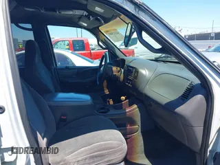 2002 Ford Expedition XLT с VIN 1FMRU15WX2LA92603, выставлен на аукционе IAAI как лот 42223401 с пробегом Не указан миль и . История ставок и продаж доступна на DreamBid. Изображение 5.