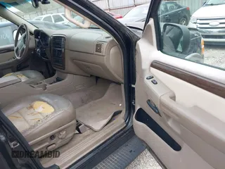 2002 Ford Explorer Eddie Bauer z VIN 1FMZU74E82UA67267, wystawiony jako IAAI lot #42030007 z przebiegiem 235 253 mil mil oraz . Historia ofert i sprzedaży dostępna na DreamBid. Obrazek 5.