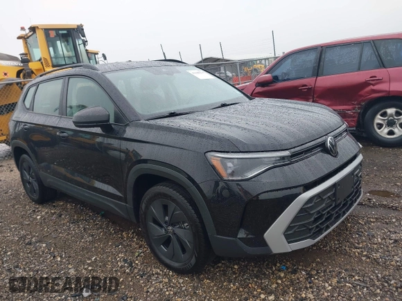 2025 Volkswagen Taos S z VIN 3VV5C7B27SM023006, wystawiony jako IAAI lot #42188274 z przebiegiem 5 375 mil mil oraz . Historia ofert i sprzedaży dostępna na DreamBid. Obrazek 1.