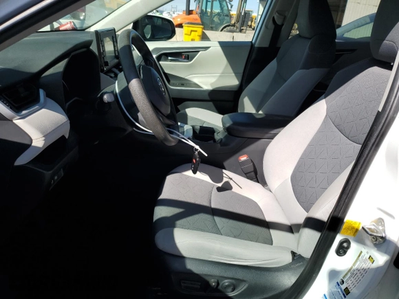 2020 Toyota RAV4 XLE with VIN 2T3P1RFV8LW087519, listed as a Copart auction lot 50540315 with 85,284 mi miles and Salvage Title. Bid and sale history available at DreamBid. Image 7.