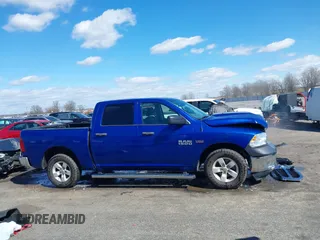 2018 Ram 1500 Express z VIN 1C6RR6KT7JS160672, wystawiony jako IAAI lot #41717485 z przebiegiem 141 712 mil mil oraz . Historia ofert i sprzedaży dostępna na DreamBid. Obrazek 13.