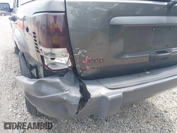2004 Jeep Grand Cherokee Laredo with VIN 1J4GW48S44C352538, listed as a IAAI auction lot 42765905 with 249,220 mi miles and . Bid and sale history available at DreamBid. Image 6.