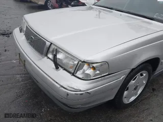 1998 Volvo S90 with VIN YV1KS9600W1129240, listed as a IAAI auction lot 41564419 with 131,225 mi miles. Bid and sale history available at carsss.com. Image 6.