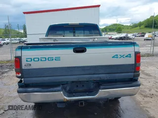 1998 Dodge 1500 z VIN 3B7HF13Y8WG131724, wystawiony jako IAAI lot #42214113 z przebiegiem 223 535 mil mil oraz . Historia ofert i sprzedaży dostępna na DreamBid. Obrazek 16.