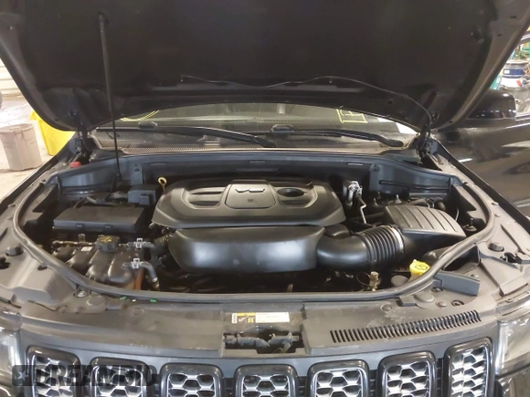 2018 Jeep Grand Cherokee Laredo E with VIN 1C4RJFAG4JC298393, listed as a IAAI auction lot 42073426 with 145,386 mi miles. Bid and sale history available at carsss.com. Image 10.
