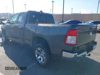 2022 Ram 1500 Big Horn z VIN 1C6RREBT1NN436343, wystawiony jako IAAI lot #41367073 z przebiegiem 13 784 mil mil oraz . Historia ofert i sprzedaży dostępna na DreamBid. Obrazek 3.