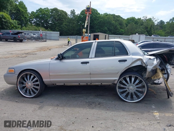 2010 Ford Police Interceptor с VIN 2FABP7BV9AX125268, выставлен на аукционе IAAI как лот 42340529 с пробегом Не указан миль и . История ставок и продаж доступна на DreamBid. Изображение 14.