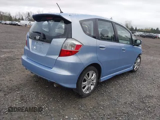 2009 Honda Fit Sport w/Navi with VIN JHMGE886X9S042490, listed as a IAAI auction lot 41931712 with 111,088 mi miles. Bid and sale history available at carsss.com. Image 4.