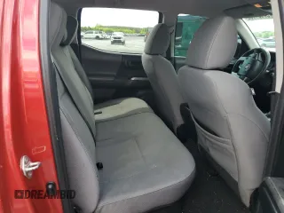 2017 Toyota Tacoma SR5 z VIN 5TFAZ5CN2HX025077, wystawiony jako Copart lot #57131105 z przebiegiem 153 705 mil mil oraz Szkoda całkowita • Salvage title. Historia ofert i sprzedaży dostępna na DreamBid. Obrazek 10.