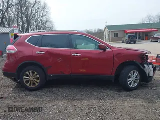 2016 Nissan Rogue SV z VIN 5N1AT2MV3GC888891, wystawiony jako IAAI lot #42031756 z przebiegiem 61 119 mil mil oraz . Historia ofert i sprzedaży dostępna na DreamBid. Obrazek 13.