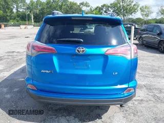 2017 Toyota RAV4 LE z VIN JTMZFREV4HJ112174, wystawiony jako IAAI lot #40311487 z przebiegiem 94 082 mil mil oraz . Historia ofert i sprzedaży dostępna na DreamBid. Obrazek 16.