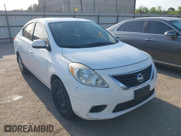 2014 Nissan Versa SV with VIN 3N1CN7AP5EL853686, listed as a IAAI auction lot 42058524 with 156,947 mi miles. Bid and sale history available at carsss.com. Image 1.