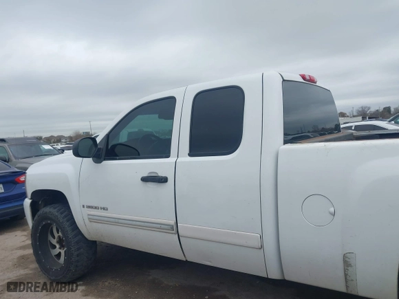 2007 Chevrolet Silverado 1500 Work Truck with VIN 1GCEC19C47Z630870, listed as a IAAI auction lot 41420093 with 316,080 mi miles. Bid and sale history available at carsss.com. Image 14.