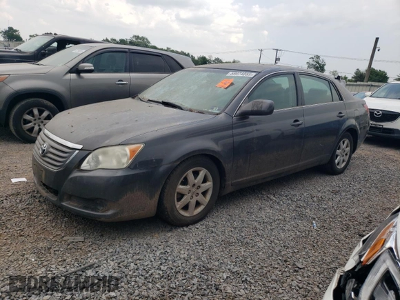 2008 Toyota Avalon XL z VIN 4T1BK36B28U313290, wystawiony jako Copart lot #59974055 z przebiegiem 194 238 mil mil oraz Czysty tytuł • Clean title. Historia ofert i sprzedaży dostępna na DreamBid. Obrazek 1.