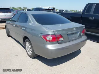2002 Lexus ES 300 with VIN JTHBF30G320085116, listed as a IAAI auction lot 42015660 with 285,292 mi miles. Bid and sale history available at carsss.com. Image 3.