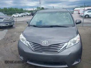 2017 Toyota Sienna LE Auto Access Seat with VIN 5TDKZ3DCXHS818669, listed as a IAAI auction lot 42198544 with 112,871 mi miles. Bid and sale history available at carsss.com. Image 6.