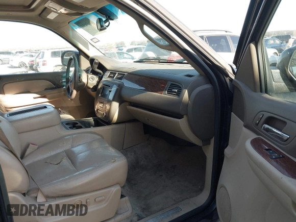 2008 GMC Yukon SLT w/4SB with VIN 1GKFC13068R109156, listed as a IAAI auction lot 41658588 with 224,669 mi miles. Bid and sale history available at carsss.com. Image 5.