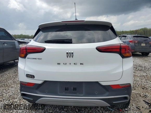 2024 Buick Encore GX Preferred z VIN KL4AMBSLXRB086957, wystawiony jako Copart lot #51653835 z przebiegiem 36 337 mil mil oraz Szkoda całkowita • Salvage title. Historia ofert i sprzedaży dostępna na DreamBid. Obrazek 6.