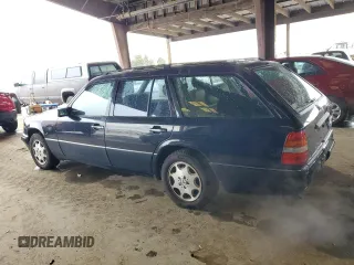 1995 Mercedes-Benz E with VIN WDBEA92E6SF318493, listed as a Copart auction lot 49295995 with 191,983 mi miles and Clean Title. Bid and sale history available at DreamBid. Image 2.