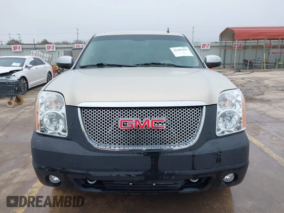 2011 GMC Yukon XL SLT with VIN 1GKS1KE01BR160725, listed as a IAAI auction lot 41587693 with 302,661 mi miles and . Bid and sale history available at carsss.com. Image 13.
