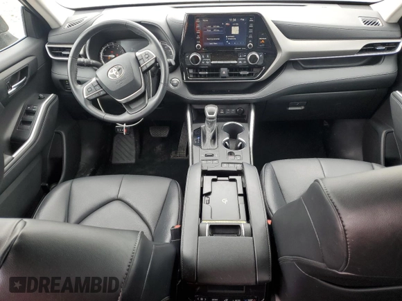 2022 Toyota Highlander XLE with VIN 5TDGZRBH6NS175420, listed as a Copart auction lot 57328585 with 47,962 mi miles and Salvage title. Bid and sale history available at DreamBid. Image 8.
