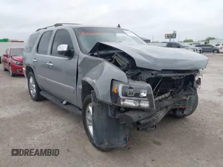 2009 Chevrolet Tahoe LTZ z VIN 1GNFC33099R297719, wystawiony jako IAAI lot #42064490 z przebiegiem 215 466 mil mil oraz . Historia ofert i sprzedaży dostępna na DreamBid. Obrazek 1.