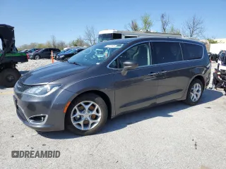 2019 Chrysler Pacifica Touring Plus z VIN 2C4RC1FG7KR576086, wystawiony jako Copart lot #52412305 z przebiegiem 97 371 mil mil oraz Szkoda całkowita • Salvage title. Historia ofert i sprzedaży dostępna na DreamBid. Obrazek 1.
