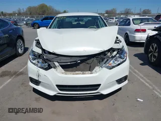 2017 Nissan Altima SV z VIN 1N4AL3AP1HC141166, wystawiony jako IAAI lot #41863150 z przebiegiem 95 770 mil mil oraz . Historia ofert i sprzedaży dostępna na DreamBid. Obrazek 12.