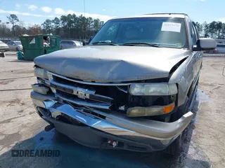 2002 Chevrolet Tahoe Z71 with VIN 1GNEK13Z32R237152, listed as a IAAI auction lot 41855170 with 141,637 mi miles. Bid and sale history available at carsss.com. Image 6.
