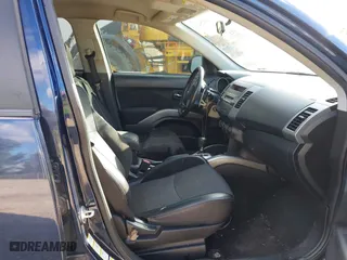 2011 Mitsubishi Outlander SE with VIN JA4AS3AW9BU017176, listed as a IAAI auction lot 41225424 with 188,497 mi miles. Bid and sale history available at carsss.com. Image 5.