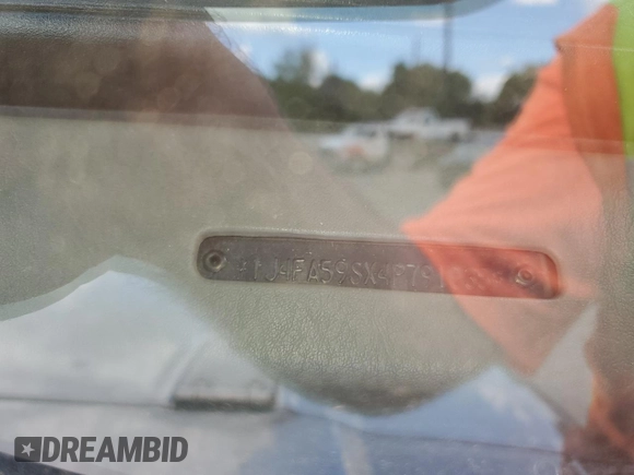 2004 Jeep Wrangler Sahara with VIN 1J4FA59SX4P791038, listed as a Copart auction lot 56154455 with 193,693 mi miles and Salvage title. Bid and sale history available at DreamBid. Image 12.