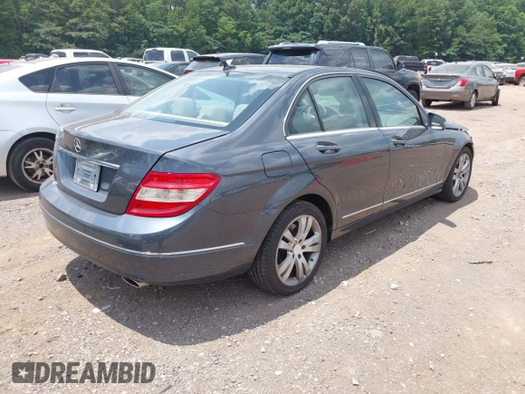 2010 Mercedes-Benz C 300 Sport z VIN WDDGF5EB4AF459962, wystawiony jako IAAI lot #42572621 z przebiegiem 229 948 mil mil oraz . Historia ofert i sprzedaży dostępna na DreamBid. Obrazek 4.